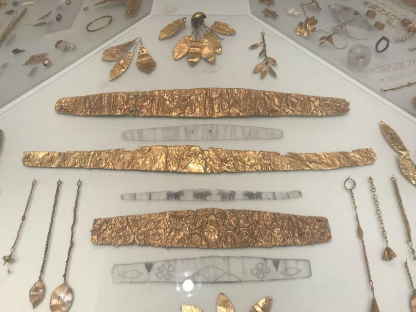 Archaeological Museum of Heraklion: Guided Walking Tour - Your guide is the difference maker (Akrivi and Akviti)