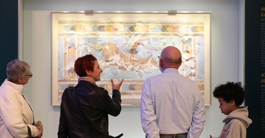 Best of Heraklion : Knossos - Arch.Museum - City tour - Heraklion city center after lunch: architecture, literature names, and everyday street scenes