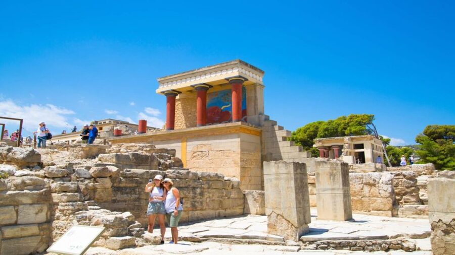 Crete: Knossos E-Ticket with Audio Guide & Optional Museum - Heraklion Archaeological Museum: timing your entry and using the audio layer
