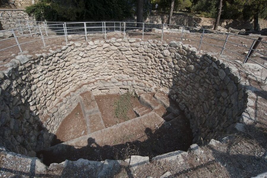 Crete: Knossos Palace and Lassithi Plateau Day Tour - Comfort and limitations: who this tour fits best