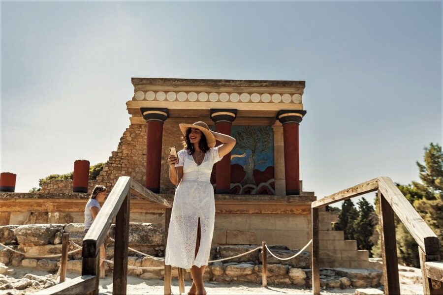 Crete: Knossos Palace and Museum E-Tickets with Audio Guides - Heraklion Archaeological Museum: Seeing Artifacts With the Right Amount of Context