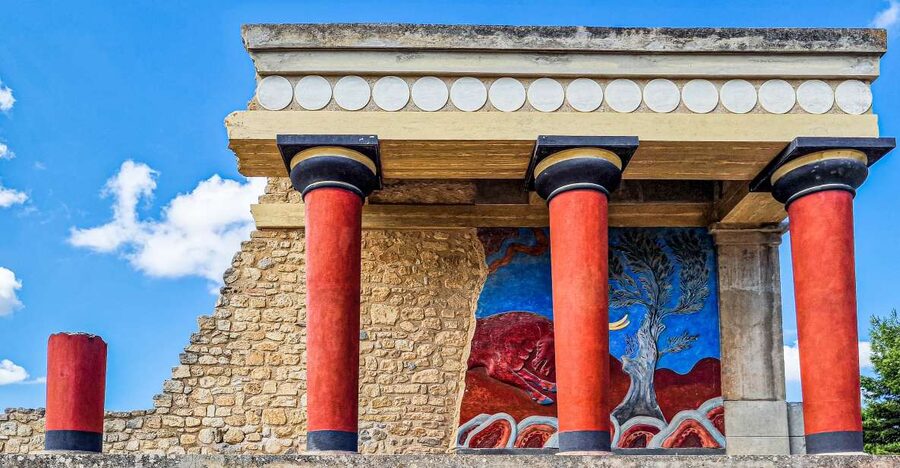Crete: Knossos Palace and Museum Skip the line Guided tour - From pickup to Knossos, the day has a clear rhythm