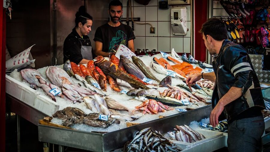 Crete: Knossos Palace, Heraklion City, Market Guided Tour - Pickup, bus time, and why your morning matters