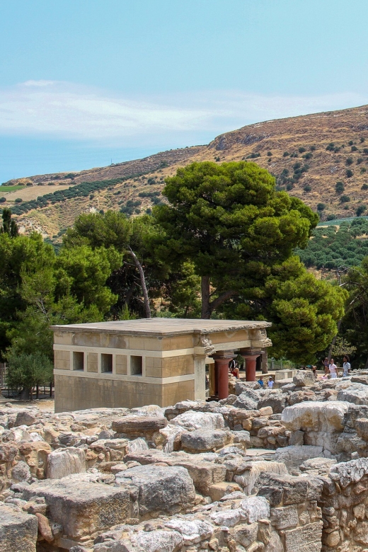 Crete: Knossos Palace & Heraklion Guided Tour - Knossos highlights: throne room, frescoes, and Minoan life in context