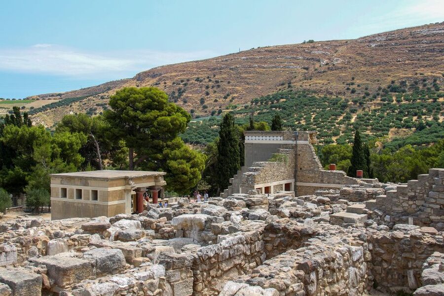 Crete: Knossos Palace & Heraklion Guided Tour - Heraklion city stroll: Daidalou Street, Lion Square, and Venetian touches