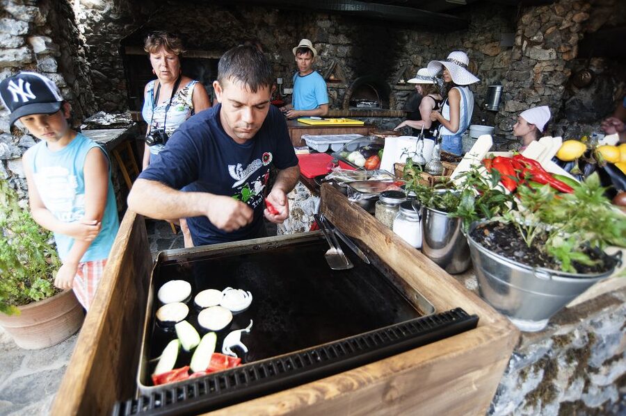 Crete: Lassithi Plateau & Kera Monastery Tour with Ceramics - Lasithi Plateau: Villages at Over 800 Meters and the Power of Not Rushing