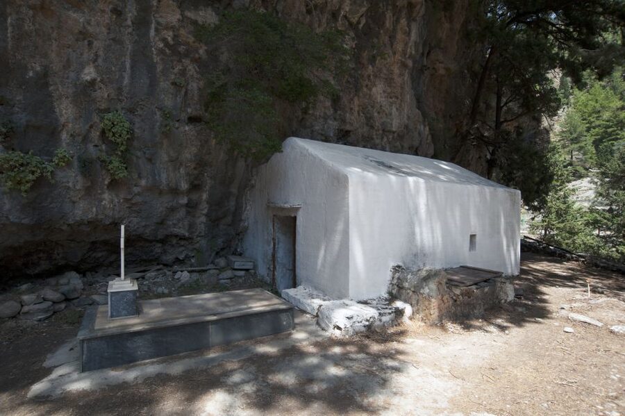 Crete: Samaria Gorge Hike - Taras River trail, wartime caves, and the Kri-Kri angle