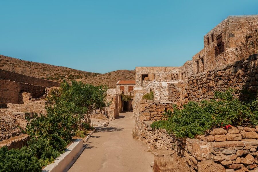Crete: Spinalonga Boat Tour with BBQ & Agios Nikolaos - Agios Nikolaos and Voulismeni Lake, what to do with your hour
