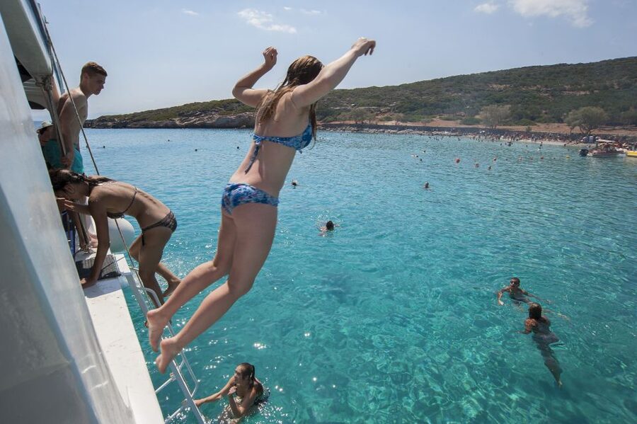 Crete: Spinalonga, Elounda, & Agios Nikolaos Boat Tour & BBQ - Elounda and Mirabello Bay views, plus the quick olive oil tasting