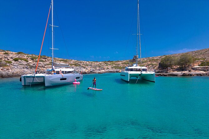 Dia Island Catamaran – Premium Lunch, Open Bar, Small Group - Entering the day: Heraklion start, small-group energy, and a comfortable catamaran