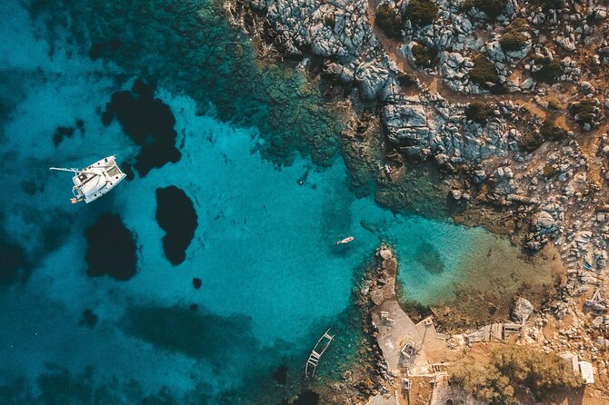 Dia Island Catamaran – Premium Lunch, Open Bar, Small Group - Snorkeling, SUP, and fishing gear: what’s provided and how to use it