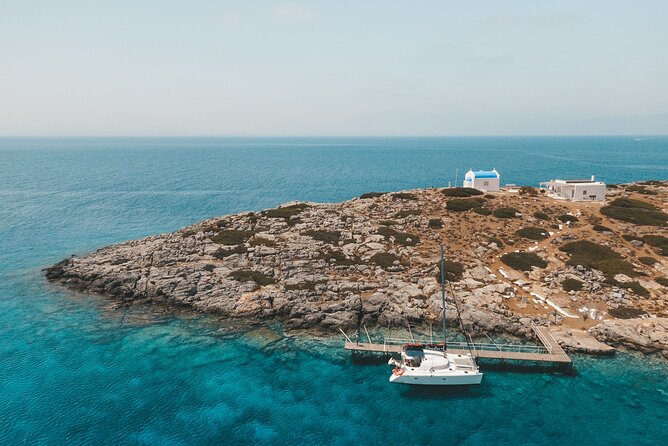 Dia Island Catamaran – Premium Lunch, Open Bar, Small Group - Dia Island beach cove: the four-hour swim stop you will remember