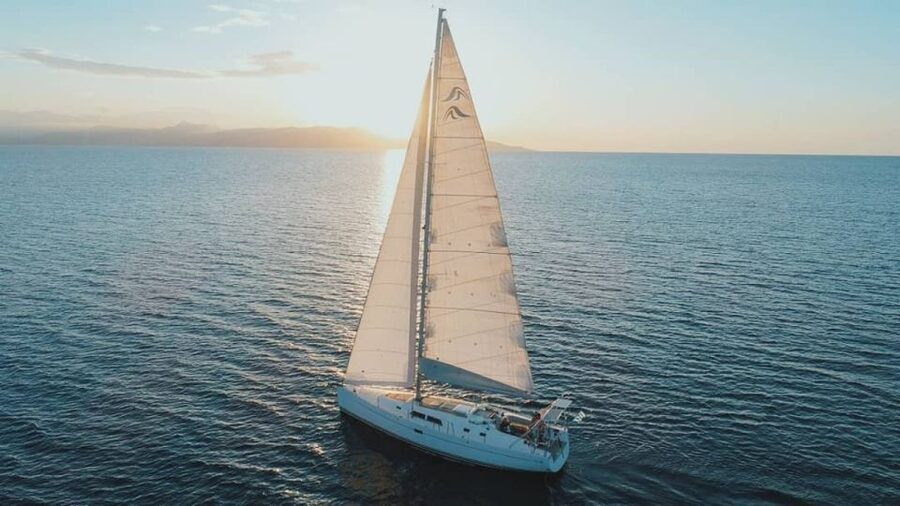Dia Island: Semi-Private Full Day Sailing Trip with meal - Crew, sailing assistance, and the calm semi-private feel