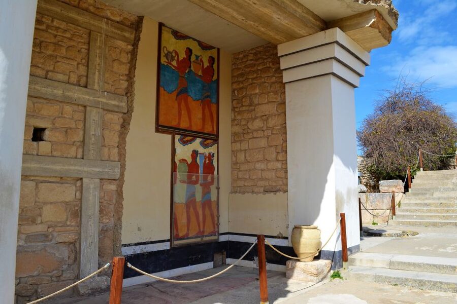 From Chania: Full-Day Heraklion Highlights Guided Tour - What to bring and how to make the day easier