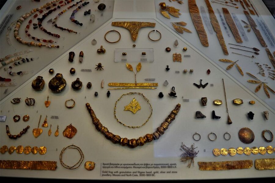 From Chania: Full-Day Heraklion Highlights Guided Tour - The Heraklion Archaeological Museum: where objects give the story a voice