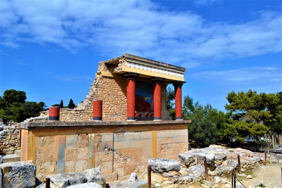 From Chania: Full-Day Heraklion Highlights Guided Tour - The ride isn’t just transit, it sets up Knossos