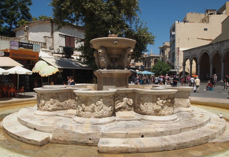 From Chania: Knossos Palace and Heraklion Full-Day Tour - Rethymno Old Town on the return trip: a short but charming hit