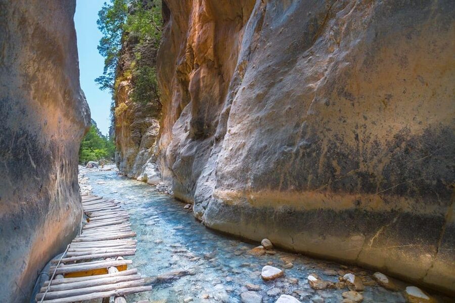 From Chania: Samaria Gorge with Professional Hiking Guide - Coach Ride to Omalos: The Advantage of Leaving Before the Heat