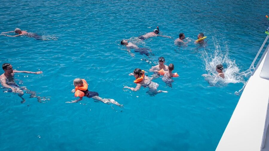 From Heraklion: Elounda, Kolokitha, and Spinalonga Boat Trip - Food and drinks onboard: what’s included, and how to handle the bar