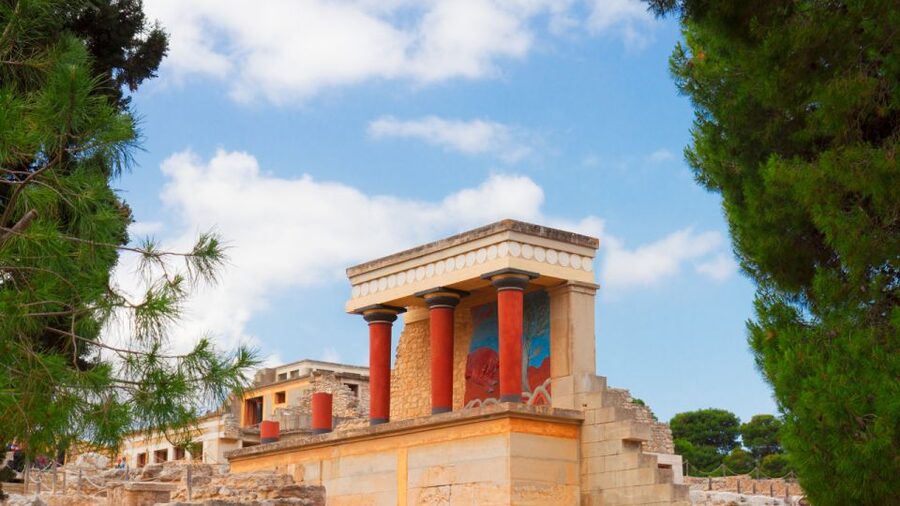 From Heraklion: Historical Center City Tour & Knossos Palace - Crowd and Heat Management: How to Make This Day Trip Feel Easier