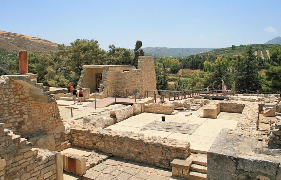 From Heraklion: Knossos and Lasithi Plateau Full-Day Tour - Kera Kardiotissa Monastery: Frescoes, a Miraculous Icon, and a Real Nuns-Run Place