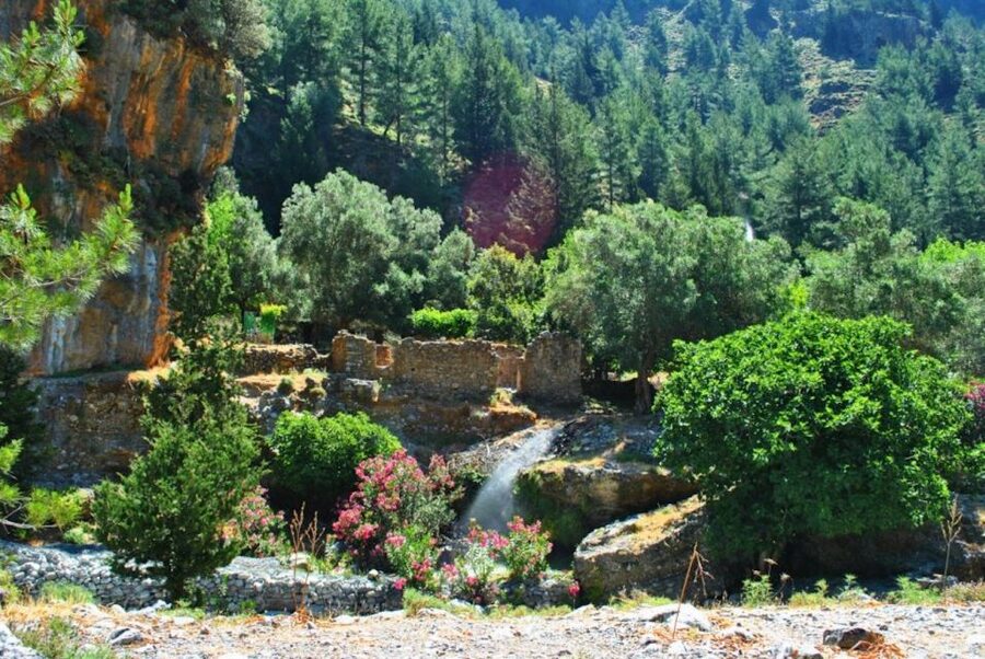 From Heraklion: Samaria Gorge & Agia Roumeli Hiking Day Trip - Omalos Plateau and the pre-hike setup that saves headaches