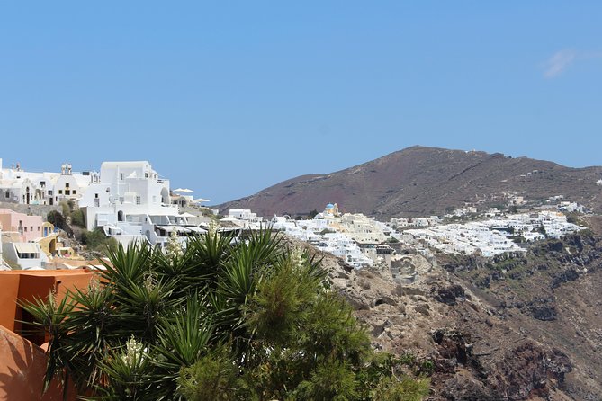 Full-Day Santorini Island Trip from Crete - Guides and guidance: why the human touch matters