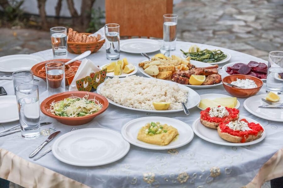 Heraklion City: Greek Food Tasting Walking Tour - Who should book this Heraklion food tasting tour