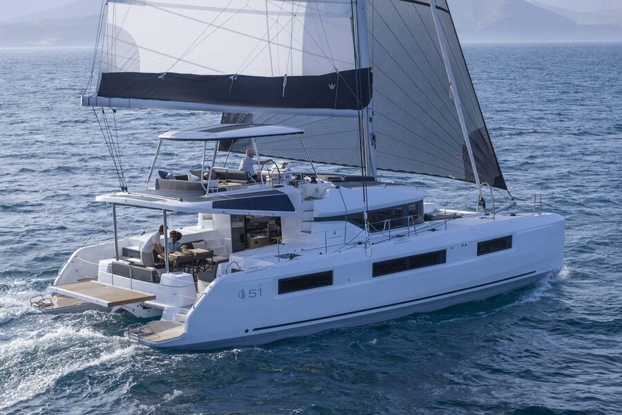 Heraklion: Dia Island Luxury Catamaran Cruise with Meal - From Cafe Marina to open water, the rhythm of the day