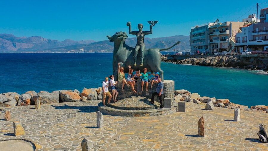 Heraklion: Eastern Crete Highlights Shore Private Tour - First stop: Fourni Traditional Village and a welcome drink