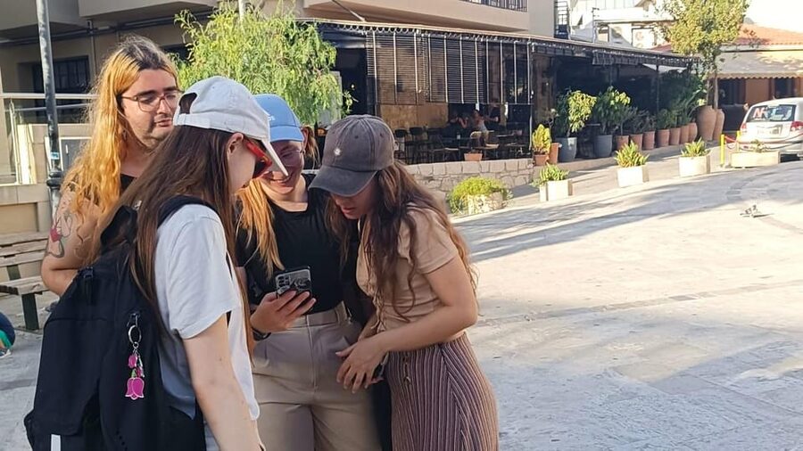 Heraklion: Family Zorba Treasure Hunt with Food Stop - Why this Heraklion treasure hunt feels different from a normal walking tour