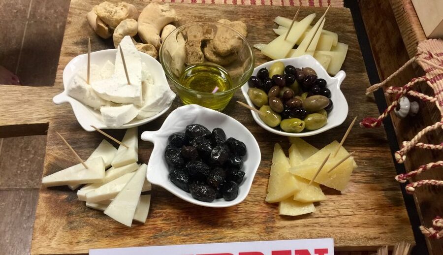 Heraklion: Food Tastings Walking Tour - Market Time, Where Olives, Rusks, and Simple Staples Tell the Story