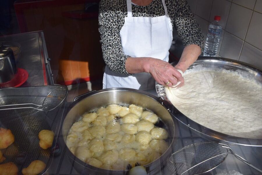 Heraklion: Gourmet Flavours Walking Tour - The 3-hour food tasting: how you actually learn Cretan flavors