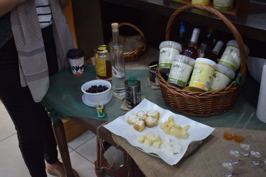 Heraklion: Gourmet Flavours Walking Tour - The savory middle: dolmades, olives, and the feeling of “real lunch”