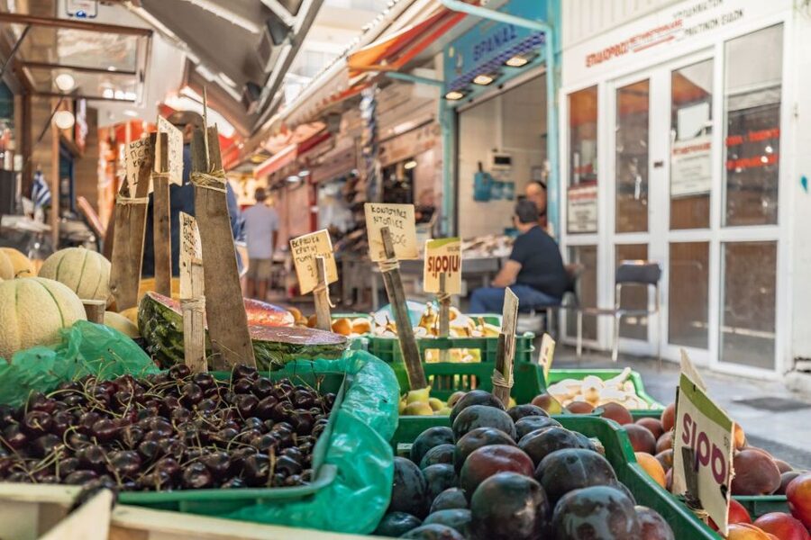 Heraklion: Gourmet Flavours Walking Tour - The 1-hour dinner: how to turn tastings into a real meal