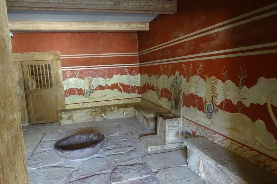 Heraklion: Knossos Palace, Zeus Cave & Oil Mill Private Tour - A private day that links Minoan Knossos to Lasithi village life