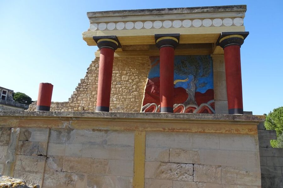 Heraklion: Knossos Palace, Zeus Cave & Oil Mill Private Tour - The early route stops that set the tone for the plateau