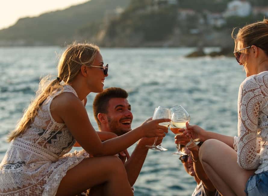 Heraklion Luxury Catamaran Dia Isla -Gourmet Lunch Top Rated - What the lunch is really like on board