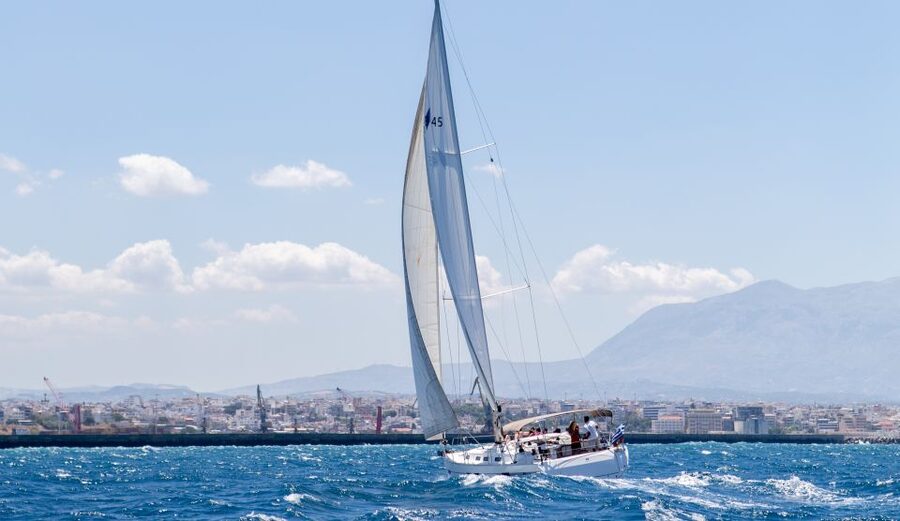 Heraklion: Private Half-Day Sailing Trip to Dia Island - The 1-hour sail from Heraklion: deck time, shade, and motion
