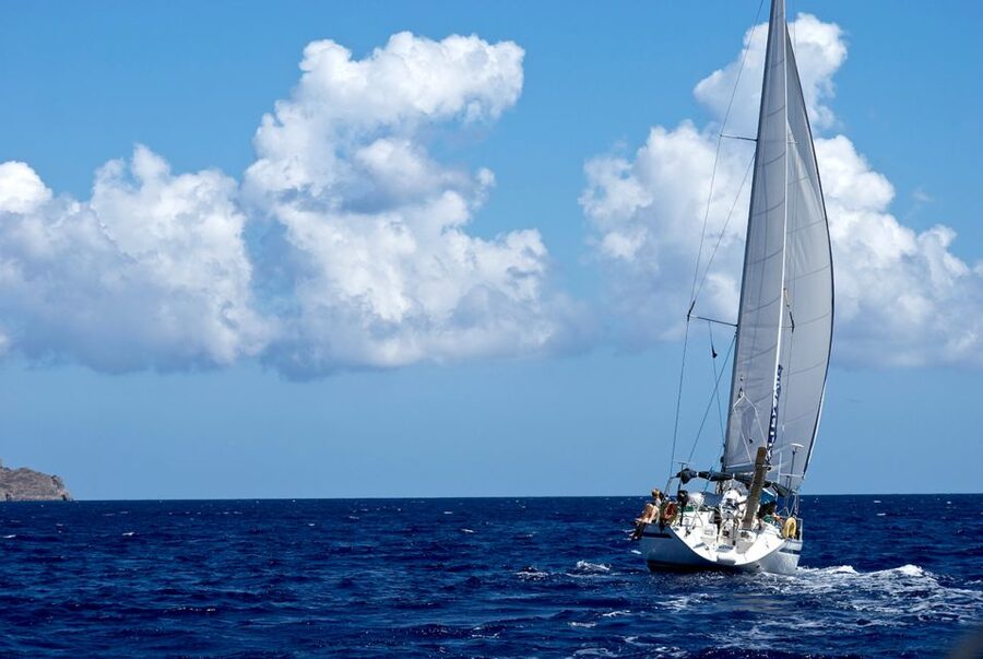Heraklion: Private sailing to Dia Island with Lunch - Sailing the hour out: silence, sun, and a chance at dolphins