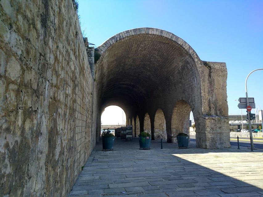 Heraklion: Sightseeing Tour with Greek Meze - Walking Heraklion with a route that reads like a timeline