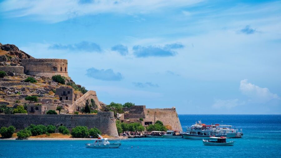 Heraklion: Spinalonga and Agios Nikolaos Cruise with Lunch - Cruising Mirabello Bay: part scenic ride, part navigation