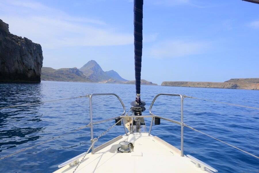 Kissamos: Balos and Gramvousa Private Sailing Trip with Meal - Meeting at Mikros Naftilos Cruises and boarding the Izabela