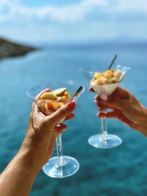 Kissamos: Balos & Gramvousa Luxury Catamaran Sailing Cruise - The Food and Open Bar Setup: Snacks to Lunch Without Waiting