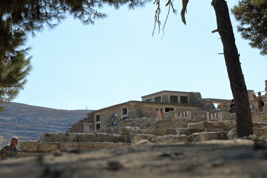 Knossos: Knossos Private Guided Tour - The palace walk: Grand Staircase and the logic of the layout