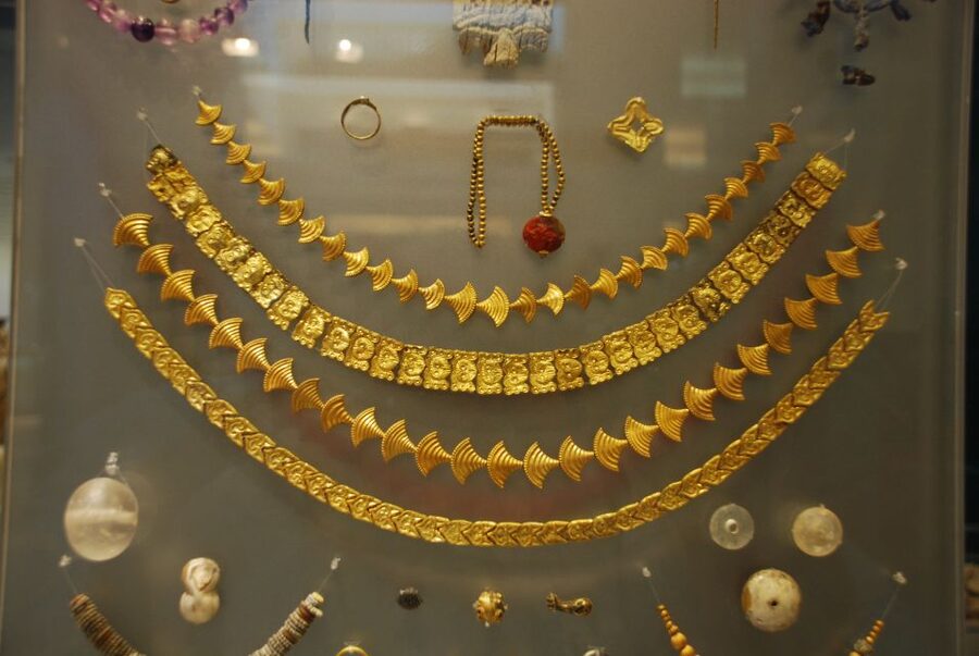 Knossos Palace & Archaeological Museum Private Tour - Entering the Palace of Knossos: Skip the Lines and Follow the Story
