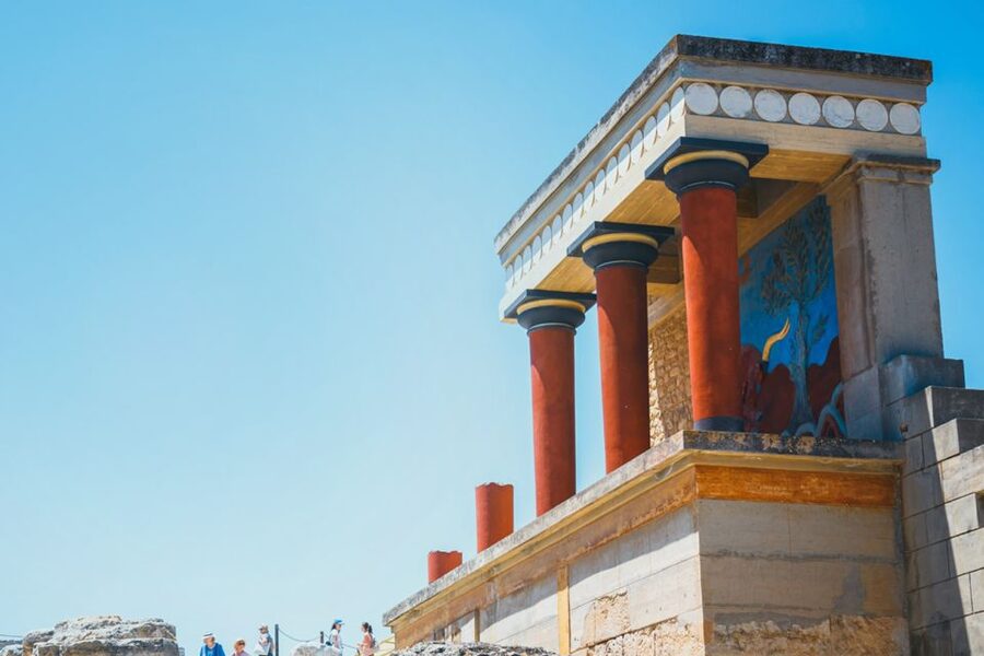 Knossos Palace: E-ticket with Audio and Heraklion City Tour - How many stops and what the narration feels like