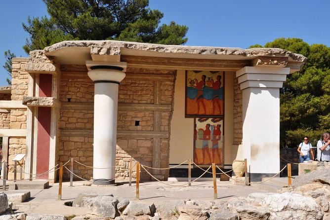 Knossos Palace guided tour - Heraklion City tour + market - Exploring Heraklion old town with market time and the Koules view