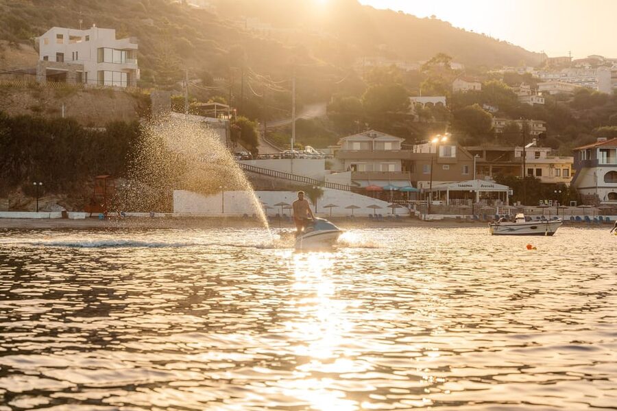 Lygaria Beach: Jet Ski - Weather and Waves: How to Judge Whether Today Is a Good Ride