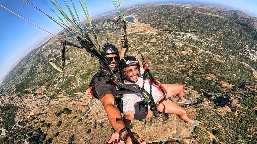 Paragliding in Chania - The 20-minute flight: mountains, sea, and a real shot at turtle sightings